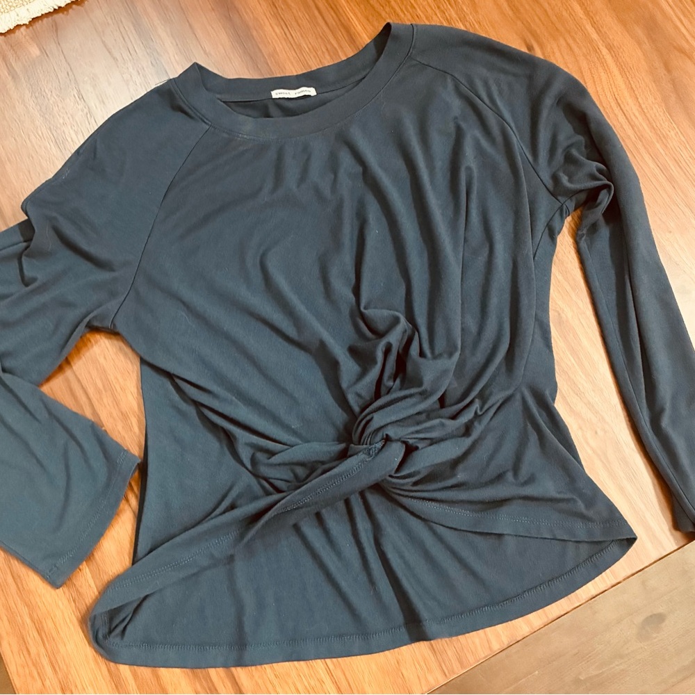 Sweet Romeo flattering AF navy Blue Twist Front Blouse